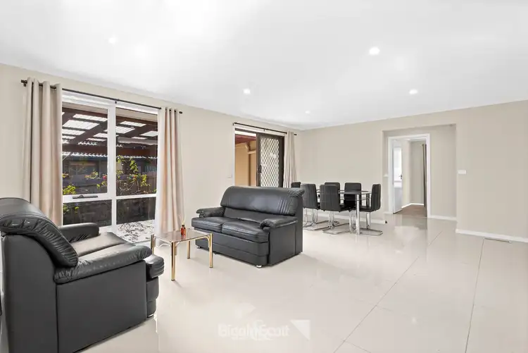 59 Sydney Parkinson Avenue, Endeavour Hills VIC 3802
