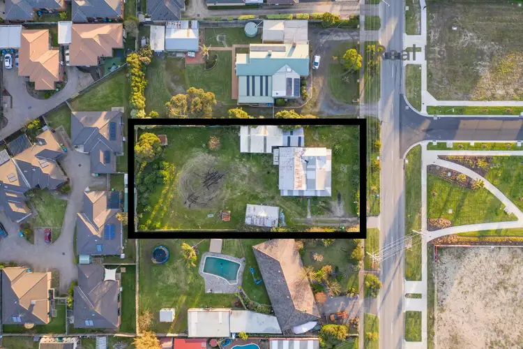 24 Huon Park Road, Cranbourne North VIC 3977