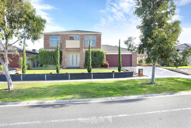 72 Mountainview Boulevard, Cranbourne North VIC 3977