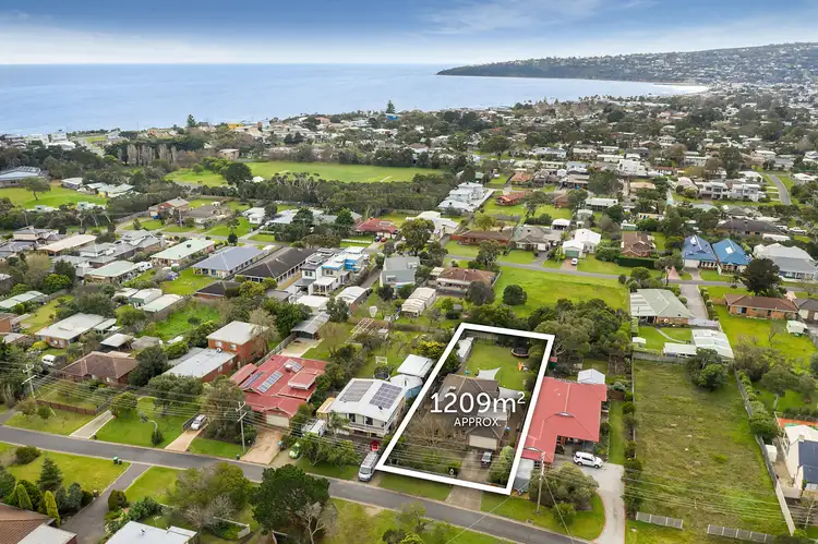 37 Woodlands Grove, Safety Beach VIC 3936