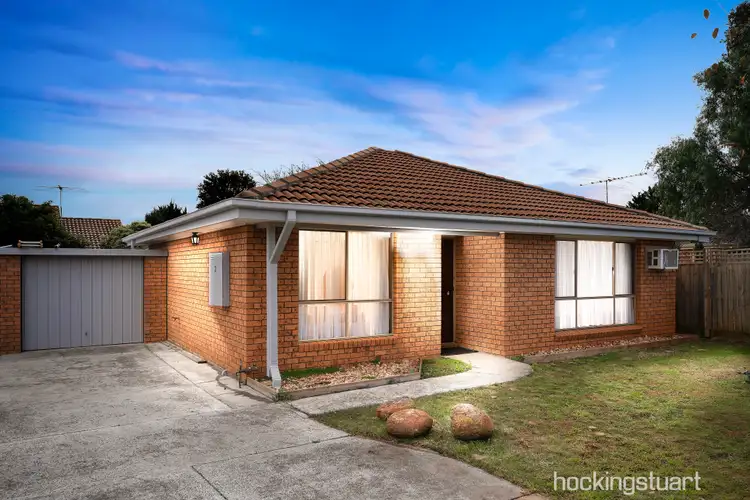 2/10 Crestmont Drive, Melton South VIC 3338