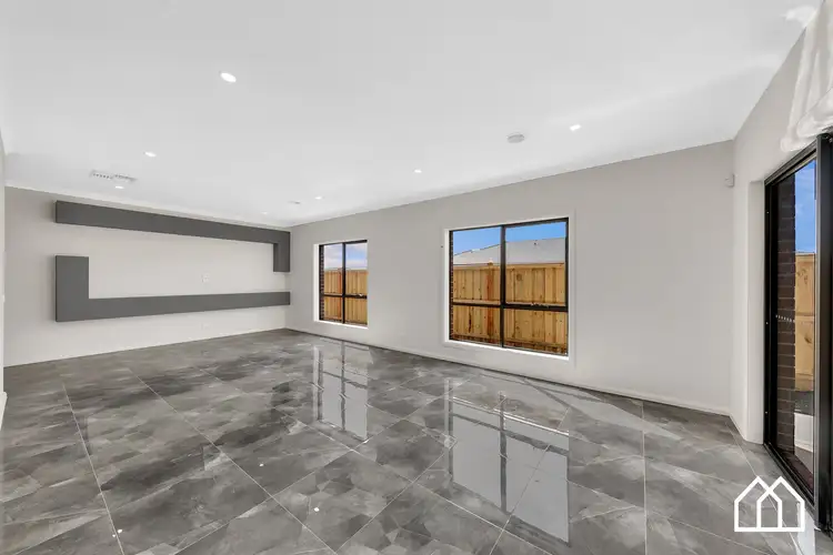 Fifth view of Homely house listing, 18 Picardy Way, Wollert VIC 3750