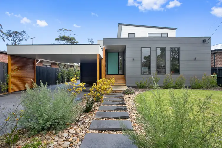 18 Kananook Avenue, Seaford VIC 3198