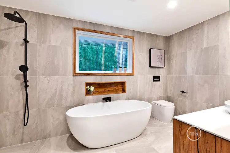 10 Outlook Crescent, Briar Hill VIC 3088