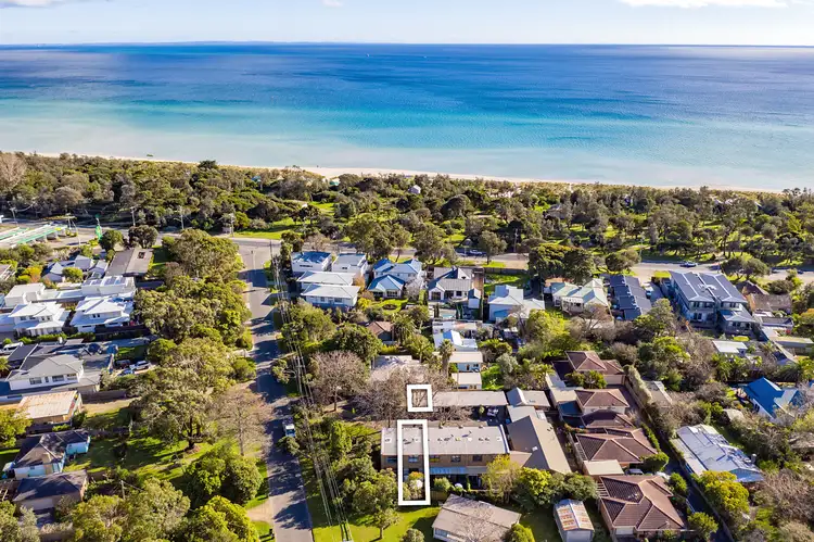 2/5 The Avenue, Mccrae VIC 3938