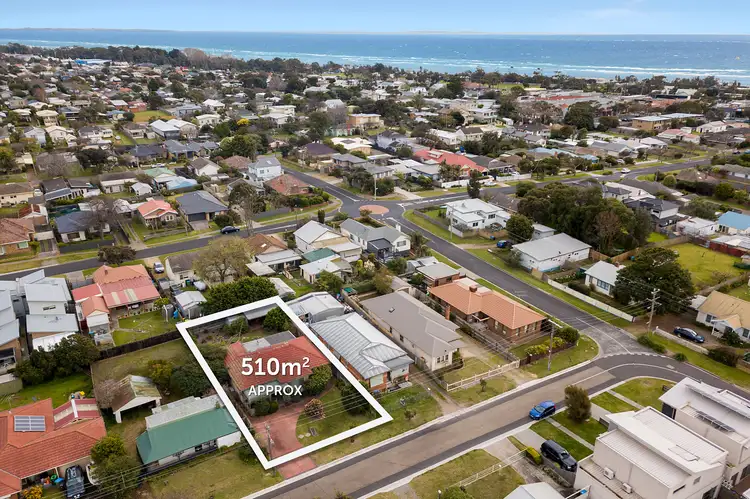8 Ocean Street, Rosebud VIC 3939