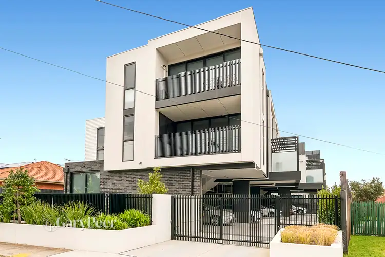 Main view of Homely townhouse listing, 4/77 Robert Street, Bentleigh VIC 3204