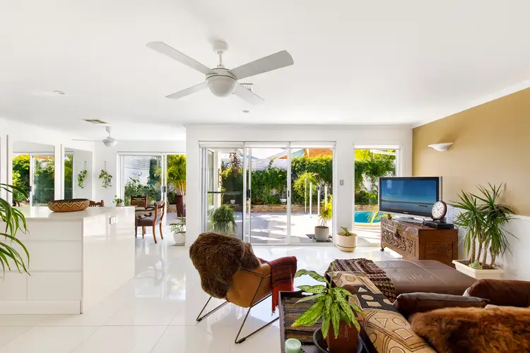 2/4 Sunseeker Close, Noosaville QLD 4566