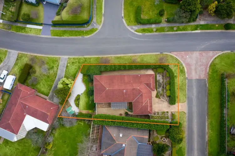 1 Bronwyn Place, Bowral NSW 2576