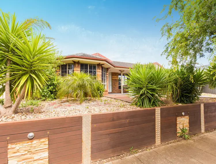 5 Corowa Crescent, Burnside VIC 3023