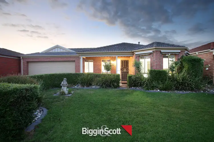 13 Kalastaire Grove, Berwick VIC 3806