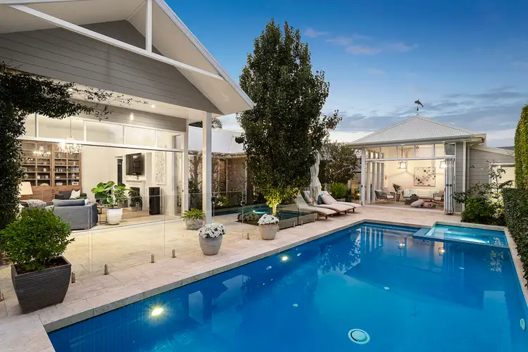 16 Catherine Street, Mccrae VIC 3938