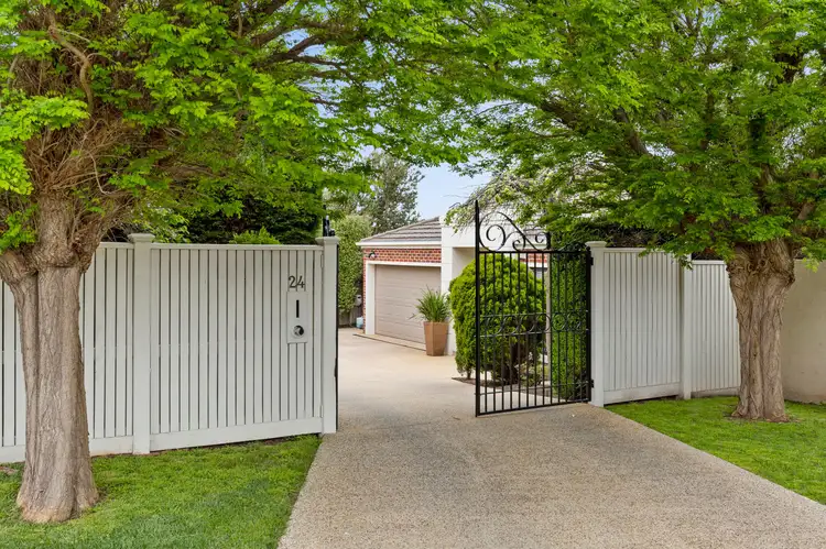 24 Lakeview Drive