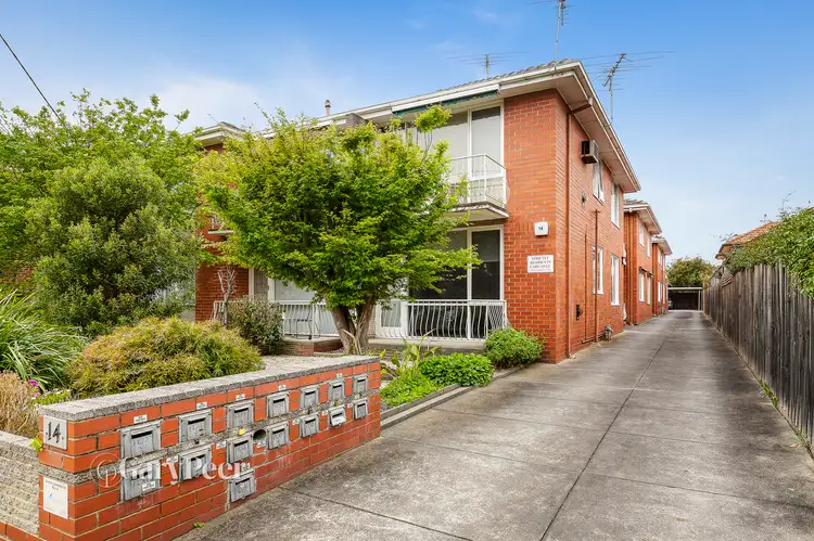 2/14 Yendon Road, Carnegie VIC 3163