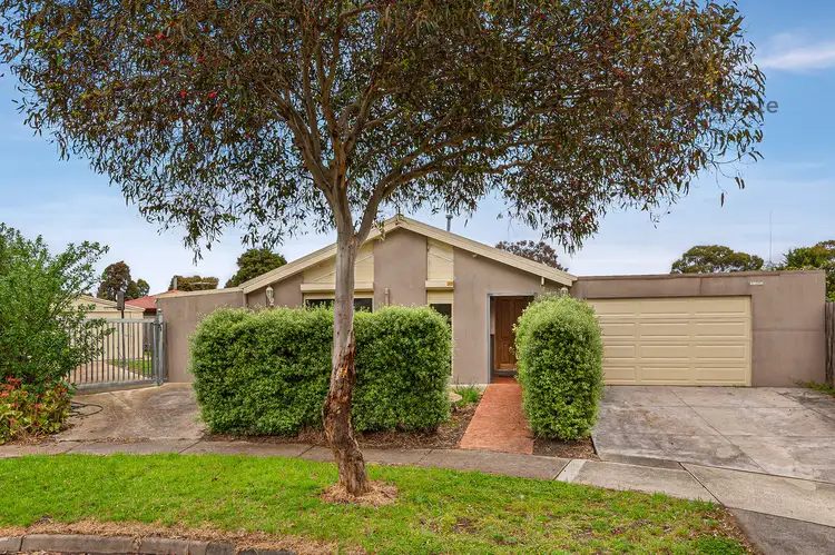5 Bass Court, Cranbourne North VIC 3977