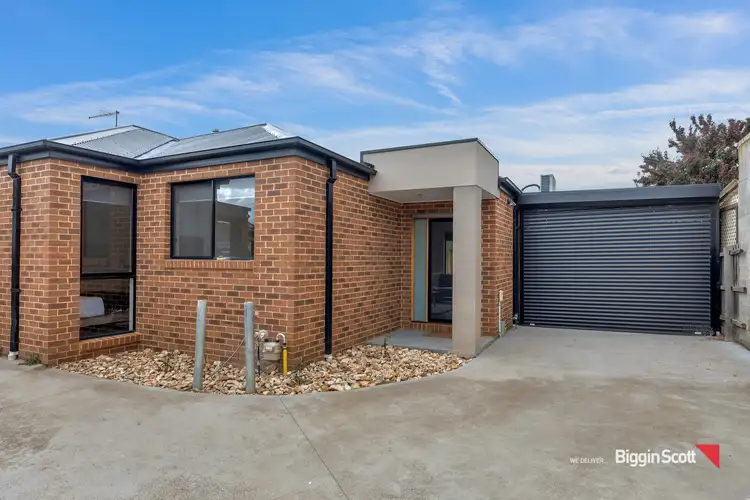 2/227 Main Road West, St Albans VIC 3021