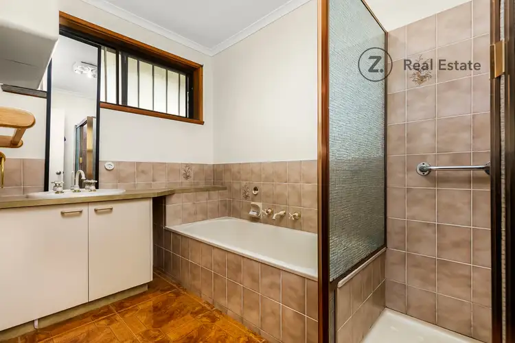 Seventh view of Homely house listing, 31 Girvan Circuit, Endeavour Hills VIC 3802