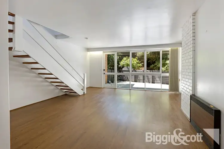 2/17 Belvedere Close, Maribyrnong VIC 3032
