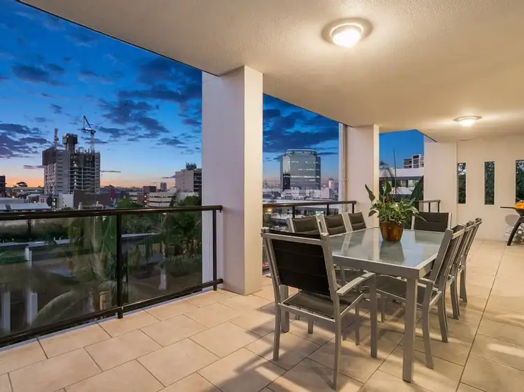 22/26 Holland Street, Toowong QLD 4066