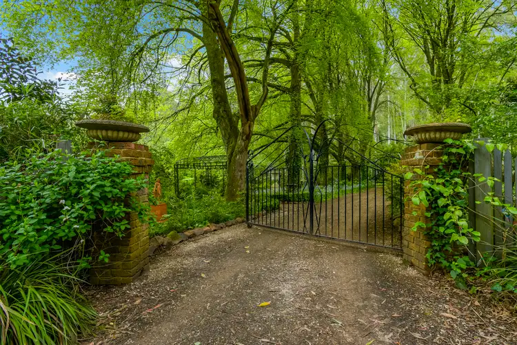 33 Devonshire Lane, Mount Macedon VIC 3441