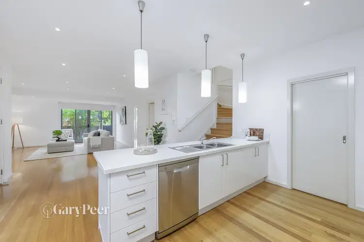 2/2 Anzac Street, Carnegie VIC 3163