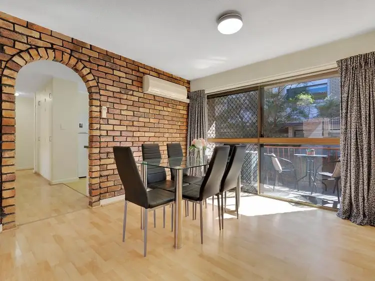 2/139 Central Avenue, Indooroopilly QLD 4068