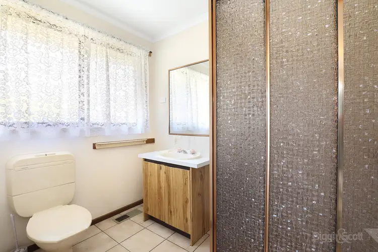 Fifth view of Homely house listing, 2 Georgette Crescent, Endeavour Hills VIC 3802
