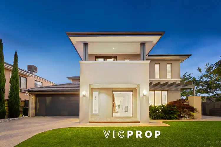 2 Kingsford Drive, Point Cook VIC 3030