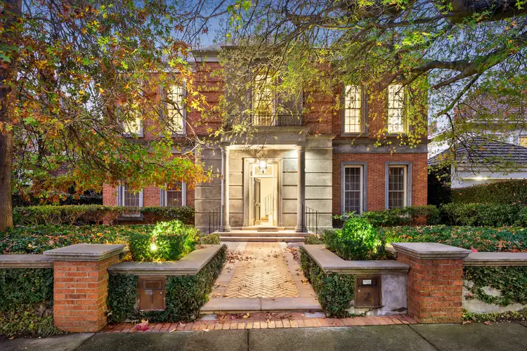 2/3 Huntingfield Road, Toorak VIC 3142
