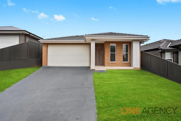 22 Brunton Place, St Helens Park NSW 2560