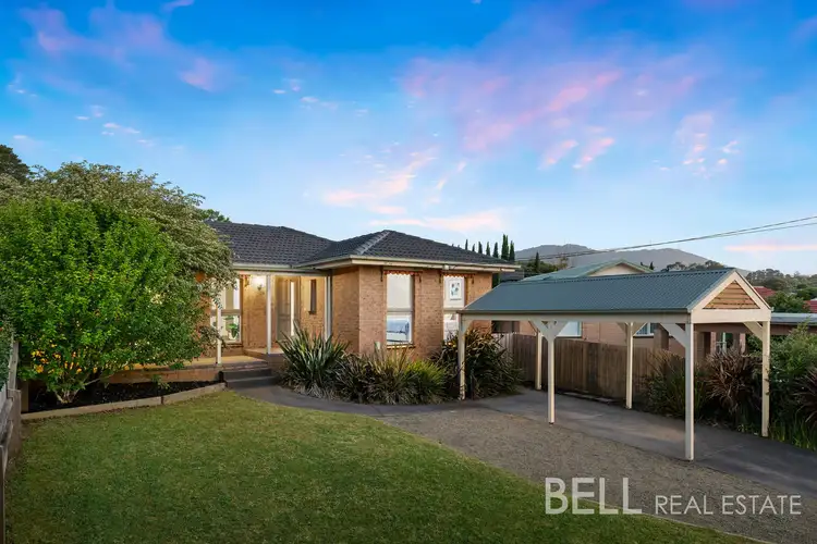 28 Longfellow Avenue, Mooroolbark VIC 3138