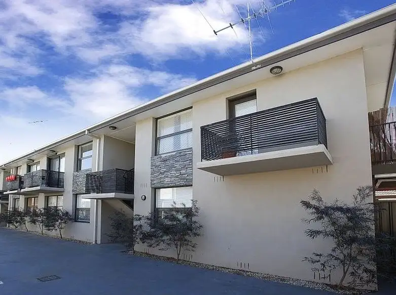 Main view of Homely unit listing, 4/114 Commercial Road, Footscray VIC 3011