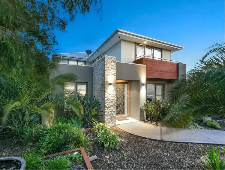 2 Yorkshire Drive, Cranbourne North VIC 3977