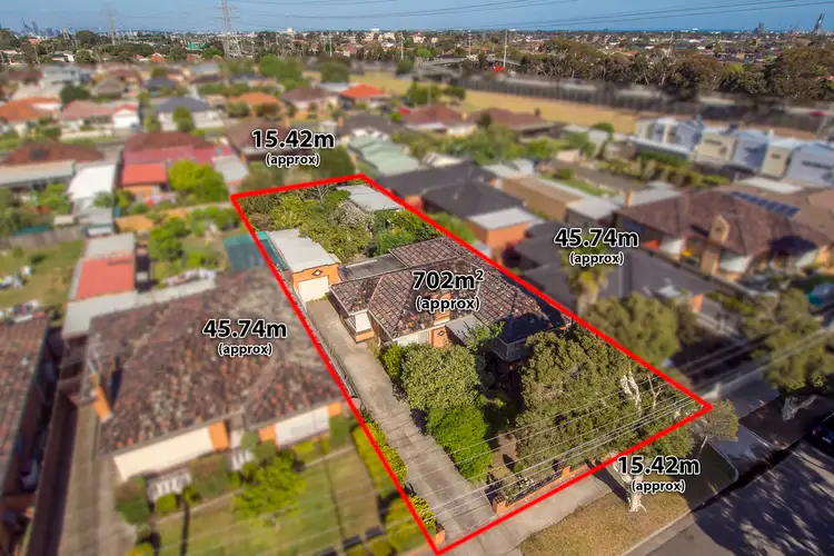8 Lynch Road, Brooklyn VIC 3012