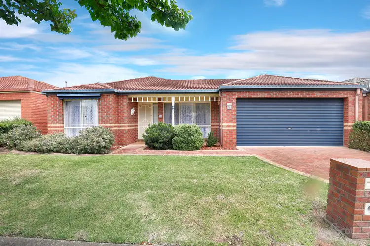 13 Manor Court, Cranbourne East VIC 3977