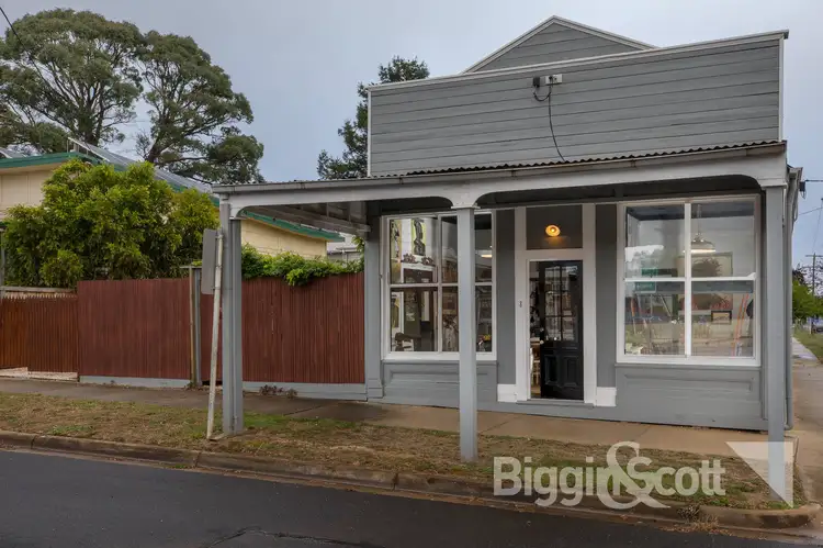 8 Lawrence Street, Beaufort VIC 3373