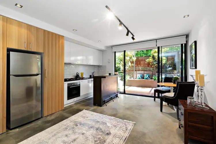 4/17 Robe Street, St Kilda VIC 3182