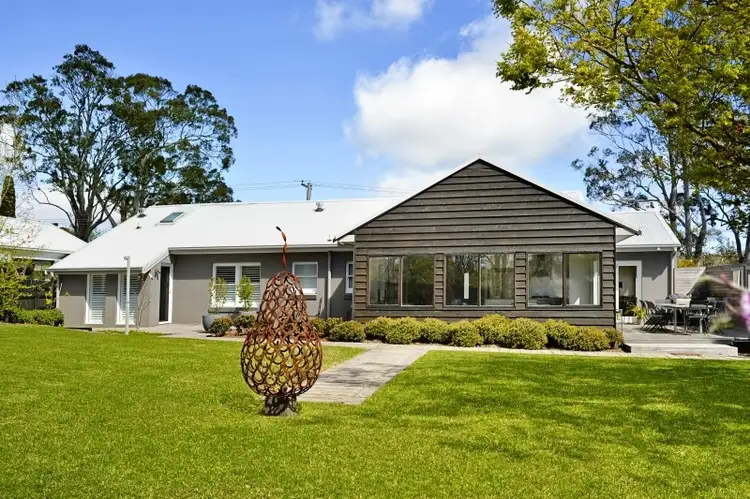 8 Loseby Street, Bowral NSW 2576