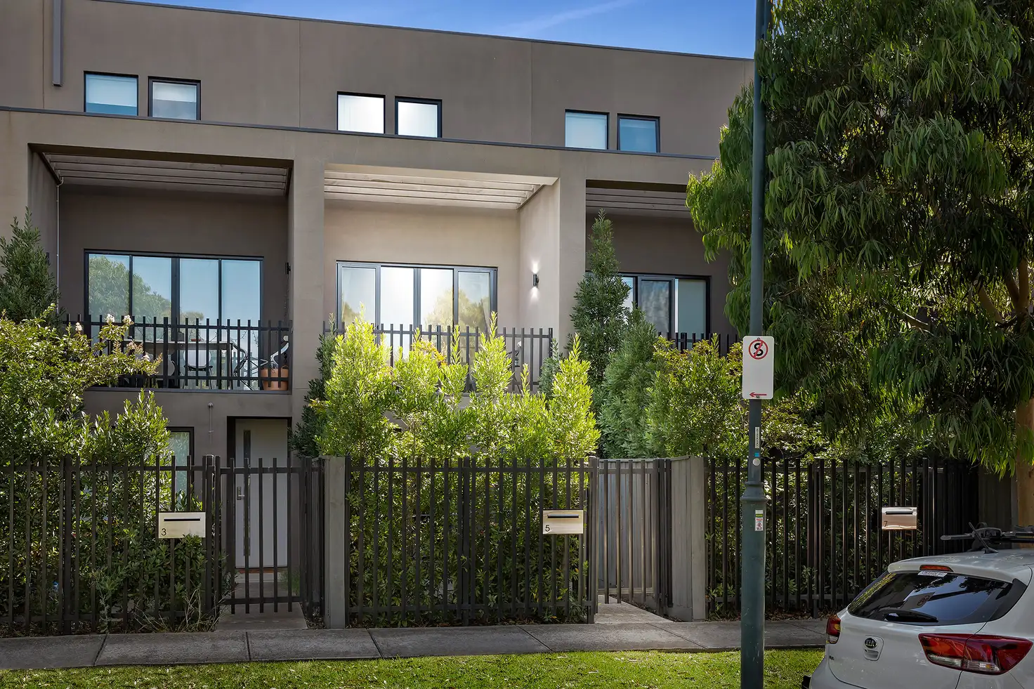 Main view of Homely townhouse listing, 5 Ulmara Parkway, Maidstone VIC 3012