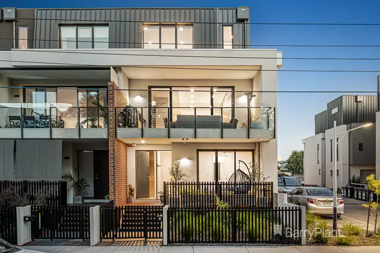 16 Manikato Avenue, Mordialloc VIC 3195