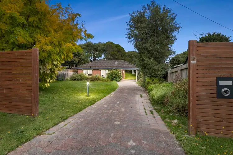 18 Hayes Avenue, Rosebud VIC 3939