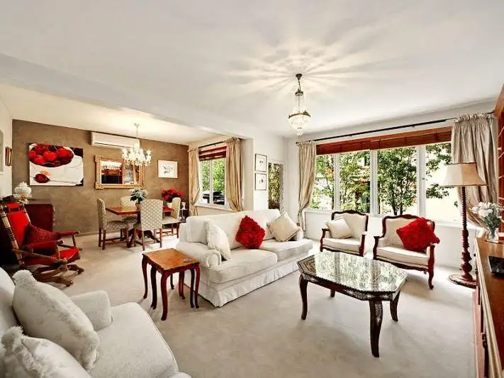 6 Lansell Court