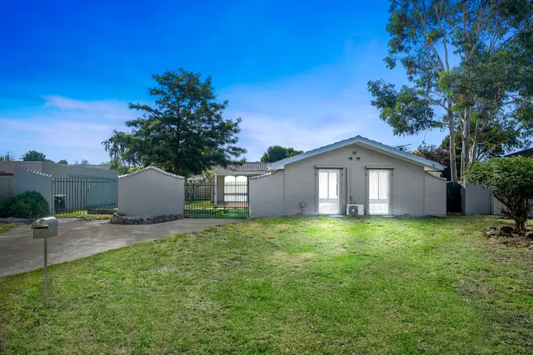 4 Kingsley Place, Melton West VIC 3337