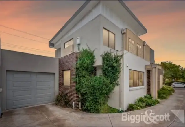 2/13 Winston Street, Maidstone VIC 3012
