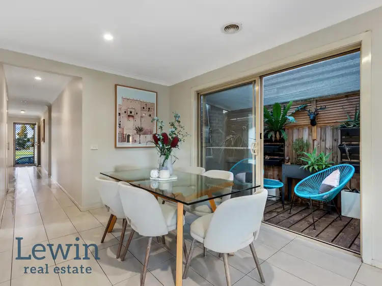 17 Brolin Terrace, Cranbourne North VIC 3977