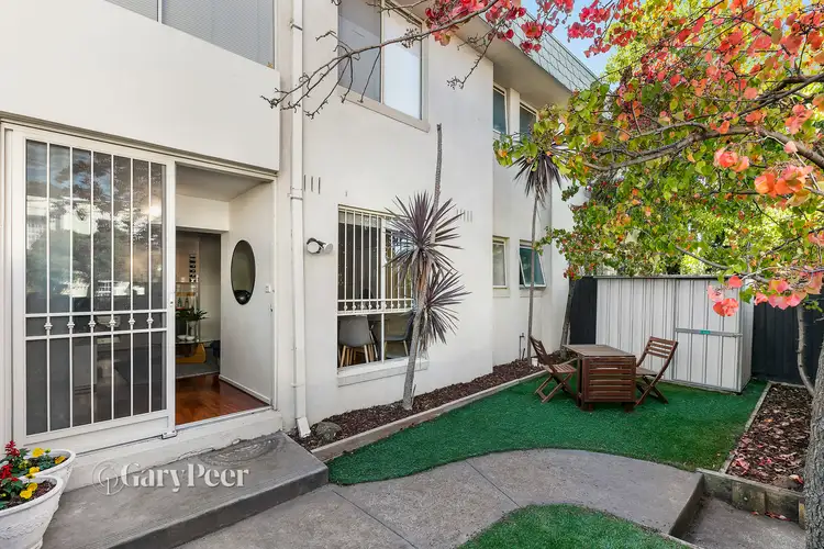 2/2 Carnarvon Road, Caulfield North VIC 3161