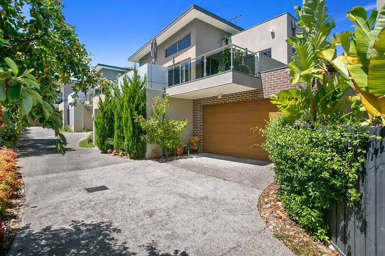 2/45 The Avenue, Mccrae VIC 3938