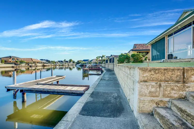 11 Riviera Way, Pelican Point WA 6230