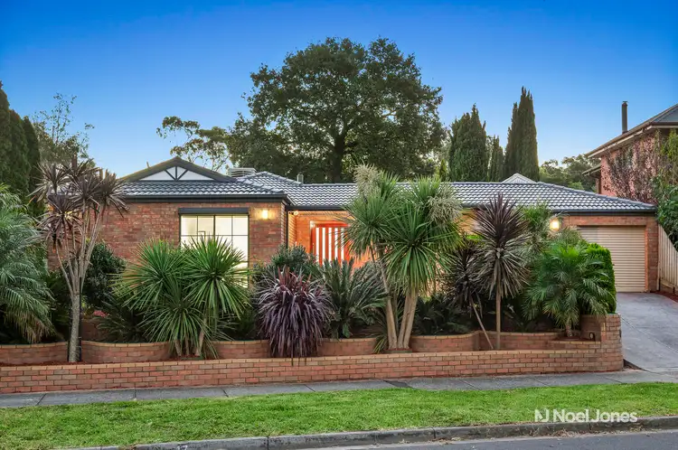 17 Chamberlain Drive, Kilsyth South VIC 3137