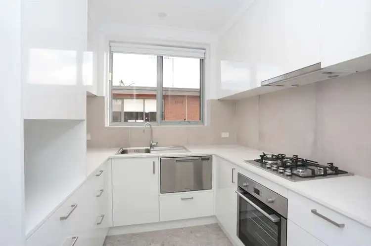 1/8 Davis Street